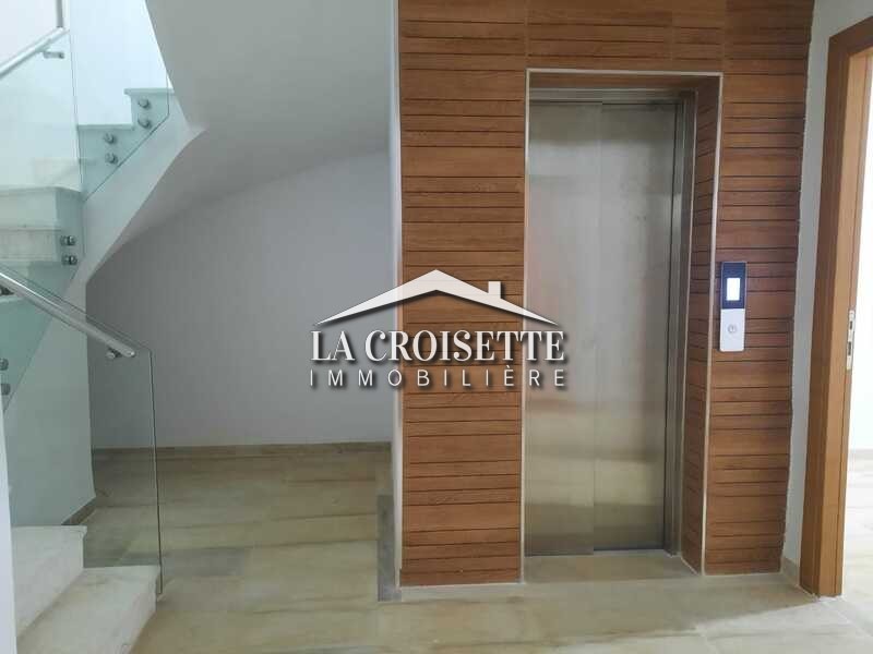 Triplex S+5 avec piscine à La Soukra